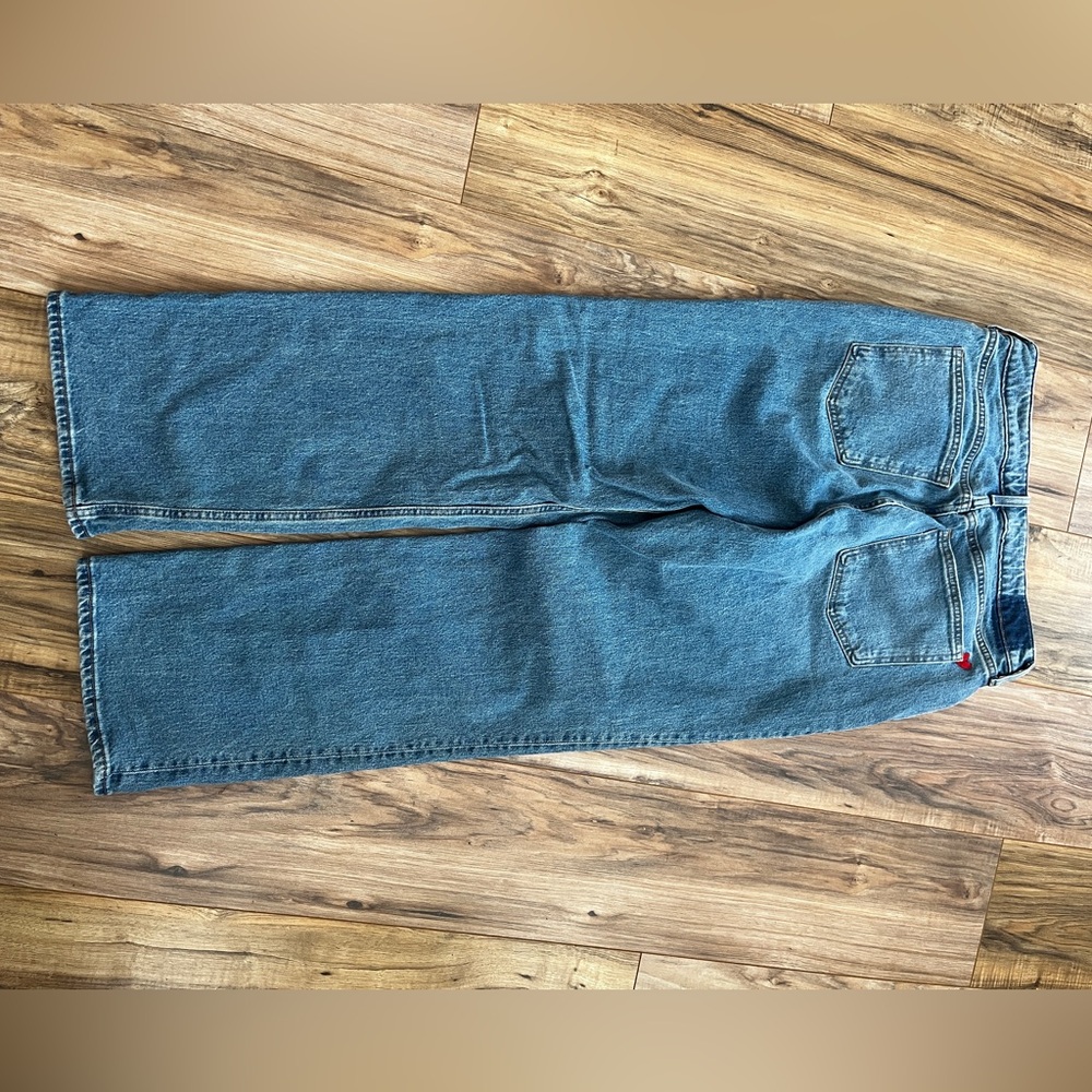 A&F Size 30R Curve Love High Rise 90s Relaxed Heart Embroidered Jean - Picture 5 of 12